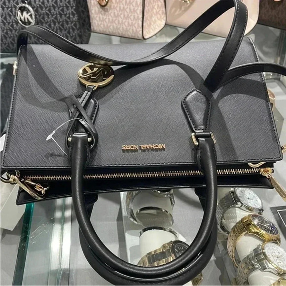 Michael Kors Sheila Medium Center Zip Satchel
Crossbody Bag
NWT - Picture 8 of 16